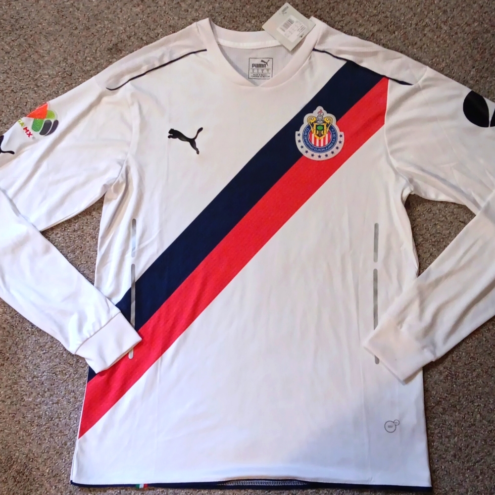 Chivas Guadalajara 2016/17 away jersey